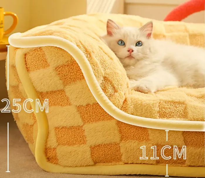 <p style="font-weight: 400;"> Donnez à votre félin le summum du confort et de la douceur avec ce canapé pour chat. </p> <p style="font-weight: 400;"><span style="font-weight: 400;"> Son design chic et ses matériaux moelleux garantissent un espace de détente et une déco sympathique. </span> [cg_accordion title="Matériau"] Peluche + Coton PP [/cg_accordion] [cg_accordion title="Avantage"]</p> <ul style="font-weight: 400;"> <li>Ce canapé chat est polyvalent pour tout type de détente (dormir/se reposer/observer son royaume...) </li> <li>Tout en peluche avec remplissage de coton PP pour un confort optimal, une douceur moelleuse et une isolation thermique </li> <li>Dossier épais et élevé pour que votre chat puisse se percher dessus </li> <li>C'est également une déco intérieure grâce à son design délicat </li> <li>Housse amovible pour un entretien pratique </li> <li>Utilisation pratique avec moulure antidérapante & poignée portative [/cg_accordion] [custom_combined_shortcode title=" Guide de tailles" id="29337"] [cg_accordion title="Livraison"] Livraison dans un délai de 7 à 28 jours ouvrables dès votre commande validée. <span lang="FR"> </span>[/cg_accordion][cg_accordion title="Retour"] En cas d’insatisfaction, vous avez 14 jours à partir de la réception pour demande un retour. [/cg_accordion]</li> </ul>