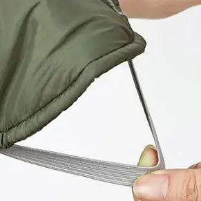 <p style="font-weight: 400;">Ce manteau pour chien imperméable, vous permet de donner à votre canin à la fois une chaleur optimale et une protection ultime ! </p> <p style="font-weight: 400;"><span style="font-weight: 400;"> Que ce soit pour les escapades sous la pluie, les promenades enneigées ou simplement les aventures hivernales, votre chien sera mis en protection globale, attirant beaucoup d’attention et d’amour des autres ! </span> [cg_accordion title="Matériau"] Nylon + Polyester [/cg_accordion] [cg_accordion title="Avantage"]</p> <ul style="font-weight: 400;"> <li>Ce manteau pour chien est polyvalent pour une promenade dans le quartier par temps froids, une escapade sous la pluie et la neige, ou simplement des aventures hivernales</li> <li>Combinaison de nylon et de polyester assure un confort ultime, une isolation optimale et une respirabilité idéale </li> <li>Design à col haut avec ajustement élastique, à bandes élastiques tirées aux jambes, à boucles réglables au niveau de la poitrine assurant une double isolation pour bien envelopper le corps de votre chien </li> <li>Bandes réfléchissantes garantissent une praticité et une protection, même dans l’obscurité </li> <li>Doté d’une partie réservée pour attacher une laisse [/cg_accordion] [custom_combined_shortcode title=" Guide de tailles" id="35537"] [cg_accordion title="Livraison"] La livraison s’effectuera dans un délai de 7 à 28 jours ouvrables dès la validation de votre commande. <span lang="FR"> </span>[/cg_accordion][cg_accordion title="Retour"] Si, pour quelque raison que ce soit, vous n'êtes pas pleinement satisfait, une demande de retour serait possible dans les 14 jours suivant la réception.[/cg_accordion]</li> </ul>