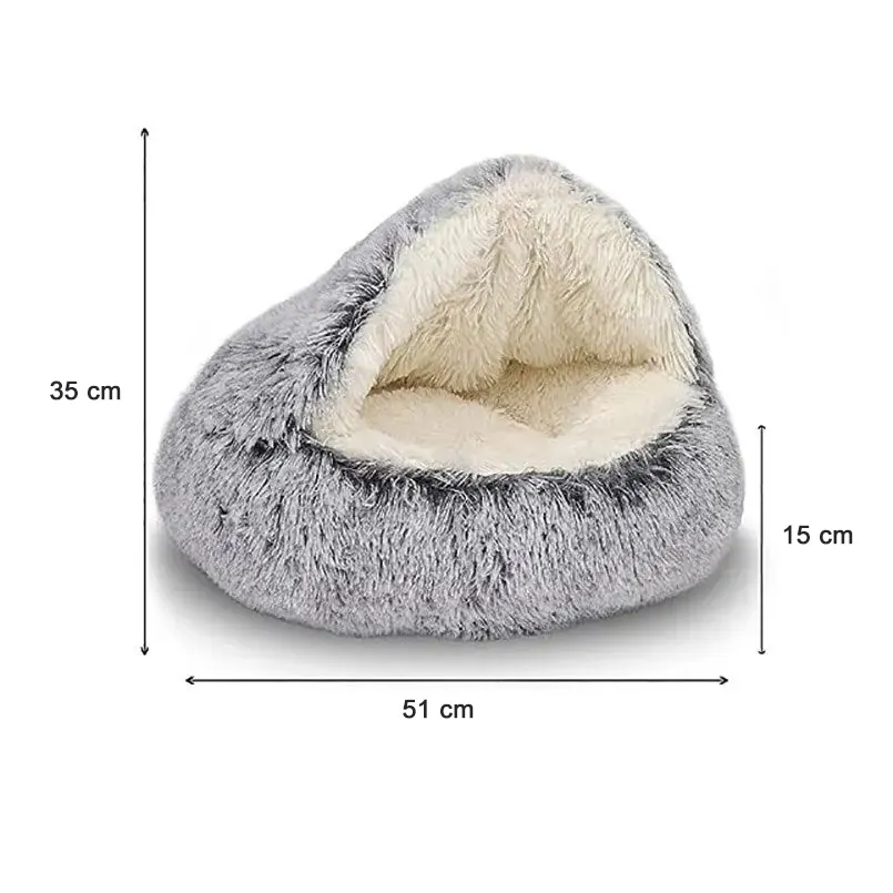 <p style="font-weight: 400;">Offrez à votre félin le summum du confort avec notre petite niche pour chat 2 en 1.</p> <p style="font-weight: 400;"><span style="font-weight: 400;"> La peluche épaisse présente la meilleure fusion de douceur et d’isolation que ce soit pour dormir, se relaxer ou se prélasser dedans ou au-dessus. Elle sera sa nouvelle cachette préférée. </span> [cg_accordion title="Matériau"] Peluche + Coton PP [/cg_accordion] [cg_accordion title="Avantage"]</p> <ul style="font-weight: 400;"> <li>La fausse fourrure longue avec remplissage de coton PP épais dans cette niche pour chat présente un top confort, douceur et isolation pour votre félin</li> <li>Disponibilité entre 2 tailles et 3 couleurs répondra aux besoins et au style de votre chat</li> <li>Polyvalente et peut être utilisée comme panier chat, pour que votre compagnon puisse dormir, faire une sieste ou se relaxer dedans ou au-dessus</li> <li>Fond antidérapant pour éviter tout glissement pendant son jeu [/cg_accordion] [custom_combined_shortcode title=" Guide de tailles" id="31308"] [cg_accordion title="Livraison"] Livraison sera effectuée dans un délai de 7 à 28 jours ouvrables dès votre commande validée. <span lang="FR"> </span>[/cg_accordion][cg_accordion title="Retour"] En cas d’insatisfaction, vous avez 14 jours à partir de la réception pour demande un retour. [/cg_accordion]</li> </ul>