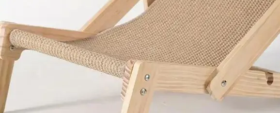 <p style="font-weight: 400;">Offrez à votre félin un coin de relaxe ultime avec ce fauteuil pour chat.</p> <p style="font-weight: 400;"><span style="font-weight: 400;"> L’association du sisal et du bois massif crée un équilibre parfait entre confort, respirabilité, esthétique et stabilité. Son design chic ajoute une touche décorative à votre intérieur. </span> [cg_accordion title="Matériau"] Bois massif + Sisal [/cg_accordion] [cg_accordion title="Avantage"]</p> <ul style="font-weight: 400;"> <li>Il s’agit d’un hamac & fauteuil chat polyvalent 2 en 1 pour tout type de détente (dormir/se reposer/jouer/observer son royaume...)</li> <li>Combinaison du bois massif et du sisal assure un équilibre idéal entre solidité, confort et respirabilité</li> <li>Design chic ajoute une touche contemporaine à la déco d’intérieur</li> <li>Tissu en sisal offre une grande surface de griffage</li> <li>Siège-dossier réglable pour un soutien optimal selon les différents besoins</li> <li>Facile à installer & entretenir [/cg_accordion] [custom_combined_shortcode title=" Guide de tailles" id="30369"] [cg_accordion title="Livraison"] Livraison sera effectuée dans un délai de 7 à 28 jours ouvrables dès votre commande validée. <span lang="FR"> </span>[/cg_accordion][cg_accordion title="Retour"] En cas d’insatisfaction, vous avez 14 jours à partir de la réception pour demande un retour. [/cg_accordion]</li> </ul>