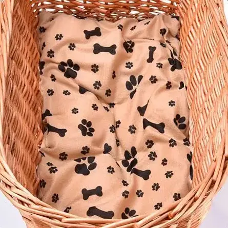 <p style="font-weight: 400;">Emmenez votre félin en balade stylée avec ce panier transport chat ! </p> <p style="font-weight: 400;"><span style="font-weight: 400;"> C’est un ajout pratique à votre vélo pour vos aventures ensembles ! Combinaison de saule et de métal avec un coussin dans l'intérieur, il assure une utilisation durable et un confort ultime. </span> [cg_accordion title="Matériau"] Saule + Inox + Peluche [/cg_accordion] [cg_accordion title="Avantage"]</p> <ul style="font-weight: 400;"> <li>Ce panier osier chat artisanal crée une esthétique rustique, ajoutant une touche sympathique à vos sorties à vélo </li> <li>Polyvalent pour transporter divers objets </li> <li>Combinaison de saule et d’inox assure une utilisation durable qui résistante aux intempéries et à l’usure </li> <li>Coussin amovible crée un confort idéal [/cg_accordion] [custom_combined_shortcode title=" Guide de tailles" id="34451"] [cg_accordion title="Livraison"] La livraison s’effectuera dans un délai de 7 à 28 jours ouvrables dès la validation de votre commande. <span lang="FR"> </span>[/cg_accordion][cg_accordion title="Retour"] Si, pour quelque raison que ce soit, vous n'êtes pas pleinement satisfait, une demande de retour serait possible dans les 14 jours suivant la réception.[/cg_accordion]</li> </ul>