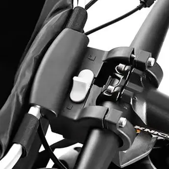 <p style="font-weight: 400;">Ce panier transport chat, vous permet d’offrir à votre félin une balade avec style à vélo. </p> <p style="font-weight: 400;"><span style="font-weight: 400;"> C’est également un ajout pratique pour vos sorties ensembles à vélo. Combinaison d’alliage alu et d’oxford assure une utilisation durable et une respirabilité optimale. </span> [cg_accordion title="Matériau"] Alliage d’Alu + Oxford [/cg_accordion] [cg_accordion title="Avantage"]</p> <ul style="font-weight: 400;"> <li>Ce panier velo chat est polyvalent pour transporter divers objets </li> <li>Combinaison d’alliage aluminium et d’oxford assure une légèreté idéale et une respirabilité imperméable qui résistante aux intempéries et à l’usure </li> <li>Doté d’une corde de serrage en design étanche </li> <li>Facilité de pliage permet un rangement pratique [/cg_accordion] [custom_combined_shortcode title=" Guide de tailles" id="34499"] [cg_accordion title="Livraison"] La livraison s’effectuera dans un délai de 7 à 28 jours ouvrables dès la validation de votre commande. <span lang="FR"> </span>[/cg_accordion][cg_accordion title="Retour"] Si, pour quelque raison que ce soit, vous n'êtes pas pleinement satisfait, une demande de retour serait possible dans les 14 jours suivant la réception.[/cg_accordion]</li> </ul>