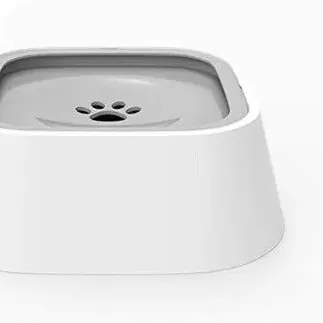 <p style="font-weight: 400;">Cette gamelle eau chat, avec plaque flottant à l’intérieur, transforme la boisson de votre félin en une expérience confortable ! </p> <p style="font-weight: 400;"><span style="font-weight: 400;"> Que ce soit à la maison, au bureau ou en voyage au trajet d’autoroute, son design anti-éclaboussure s’adaptera à toutes les occasions, réduisant également les risques d’étouffement et de vomissement pour votre chat ! </span> [cg_accordion title="Matériau"] Plastique ABS & PP [/cg_accordion] [cg_accordion title="Avantage"]</p> <ul style="font-weight: 400;"> <li>Cette gamelle d'eau pour chat avec cadre étanche et plaque flottante évite les débordements, gardant le sol propre </li> <li>Bol incurvé s’adapte à la structure de la bouche du chat, offrant une expérience de boisson confortable </li> <li>Prise d’eau lente pour réduire les risques d’étouffement et de vomissement </li> <li>Design anti-éclaboussure convient à toutes les occasions (à la maison, au bureau ou en déplacement) [/cg_accordion] [custom_combined_shortcode title=" Guide de tailles" id="35775"] [cg_accordion title="Livraison"] La livraison s’effectuera dans un délai de 7 à 28 jours ouvrables dès la validation de votre commande. <span lang="FR"> </span>[/cg_accordion][cg_accordion title="Retour"] Si, pour quelque raison que ce soit, vous n'êtes pas pleinement satisfait, une demande de retour serait possible dans les 14 jours suivant la réception.[/cg_accordion]</li> </ul>