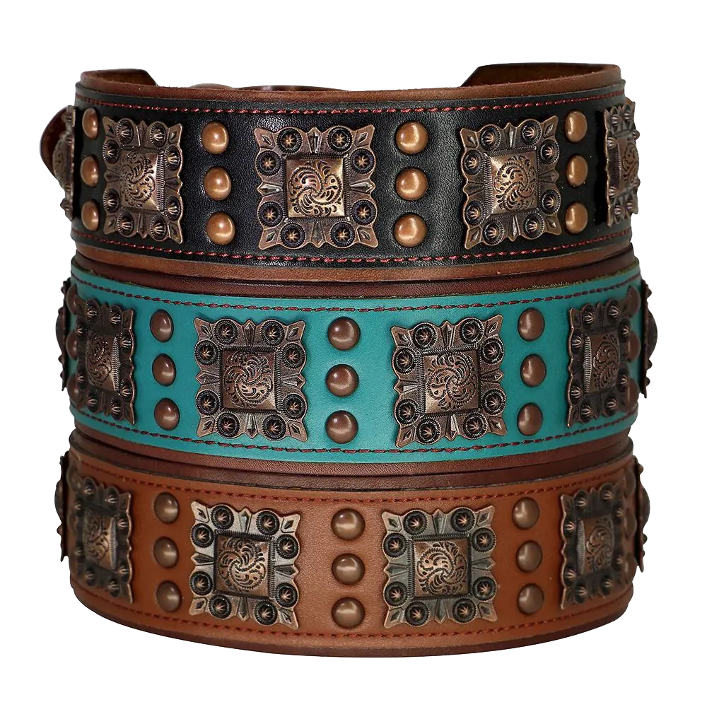 <p style="font-weight: 400;">Donnez de l’éclat à vos balades avec votre canin grâce à notre collier cuir chien !</p> <p style="font-weight: 400;"><span style="font-weight: 400;"> C’est également une fusion de style et de fonctionnalité en ajoutant une touche de caractère à son apparence. Le cuir véritable assure un confort optimal et une sécurité ultime ! </span> [cg_accordion title="Matériau"] Cuir véritable [/cg_accordion] [cg_accordion title="Avantage"]</p> <ul style="font-weight: 400;"> <li>Ce collier chien cuir est un accessoire de mode en montrant votre amour pour votre canin</li> <li>Cuir garantie un confort ultime et un usage durable</li> <li>Inspiration de bohème ajoutant une touche cool</li> <li>Trous réglables pour un ajustement confortable et sécurisé [/cg_accordion] [custom_combined_shortcode title=" Guide de tailles" id="32904"] [cg_accordion title="Livraison"] La livraison s’effectuera dans un délai de 7 à 28 jours ouvrables dès la validation de votre commande. <span lang="FR"> </span>[/cg_accordion][cg_accordion title="Retour"] Si, pour quelque raison que ce soit, vous n'êtes pas pleinement satisfait, une demande de retour serait possible dans les 14 jours suivant la réception.[/cg_accordion]</li> </ul>