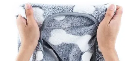 <p style="font-weight: 400;">Ce body pour chien, vous permet de donner à votre canin une protection à la fois chaleureuse et confortable ! </p> <p style="font-weight: 400;"><span style="font-weight: 400;">Que ce soit pour les heures de détentes à domicile, les escapades en plein air aux temps froids ou simplement comme pyjama pour une nuit de sommeil paisible, il sera au centre d’attention, attirant plein d’amour des autres ! </span> [cg_accordion title="Matériau"] Flanelle [/cg_accordion] [cg_accordion title="Avantage"]</p> <ul style="font-weight: 400;"> <li>Ce body chien est polyvalent pour les détentes, les balades, les sessions photo ou comme pyjama pour les nuits fraîches </li> <li>Flanelle assure un confort ultime, une sensation moelleuse et une isolation parfaite, idéale aux temps froids </li> <li>Manches longues permettent une porte chaleureuse [/cg_accordion] [custom_combined_shortcode title=" Guide de tailles" id="35262"] [cg_accordion title="Livraison"] La livraison s’effectuera dans un délai de 7 à 28 jours ouvrables dès la validation de votre commande. <span lang="FR"> </span>[/cg_accordion][cg_accordion title="Retour"] Si, pour quelque raison que ce soit, vous n'êtes pas pleinement satisfait, une demande de retour serait possible dans les 14 jours suivant la réception.[/cg_accordion]</li> </ul>