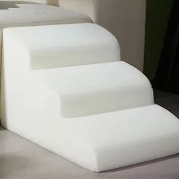 <p style="font-weight: 400;">Notre escalier pour chien, vous permet d'offrir à votre canin une facilité de la montée et la descente en toute sécurité ! </p> <p style="font-weight: 400;"><span style="font-weight: 400;"> Que ce soit pour les chiens aux jambes courtes, les aînés, ou ceux en convalescence, il sera enveloppé dans une protection amoureuse, profitant de ses moments d'amusant en toute tranquillité. </span> [cg_accordion title="Matériau"] Velours + Éponge (haute densité) [/cg_accordion] [cg_accordion title="Avantage"]</p> <ul style="font-weight: 400;"> <li>Cet escalier chien avec pentes douches rends les montées et descentes de votre chien plus faciles</li> <li>Ensemble de 2 ou 3 marches assure la sécurité optimale </li> <li>Structure en mousse procure un soutien ferme ainsi un confort ultime </li> <li>Façade en velours assure une sensation moelleuse, évitant tout glissement </li> <li>Housse amovible simplifie l'entretien quotidien [/cg_accordion] [custom_combined_shortcode title=" Guide de tailles" id="35591"] [cg_accordion title="Livraison"] La livraison s’effectuera dans un délai de 7 à 28 jours ouvrables dès la validation de votre commande. <span lang="FR"> </span>[/cg_accordion][cg_accordion title="Retour"] Si, pour quelque raison que ce soit, vous n'êtes pas pleinement satisfait, une demande de retour serait possible dans les 14 jours suivant la réception.[/cg_accordion]</li> </ul>