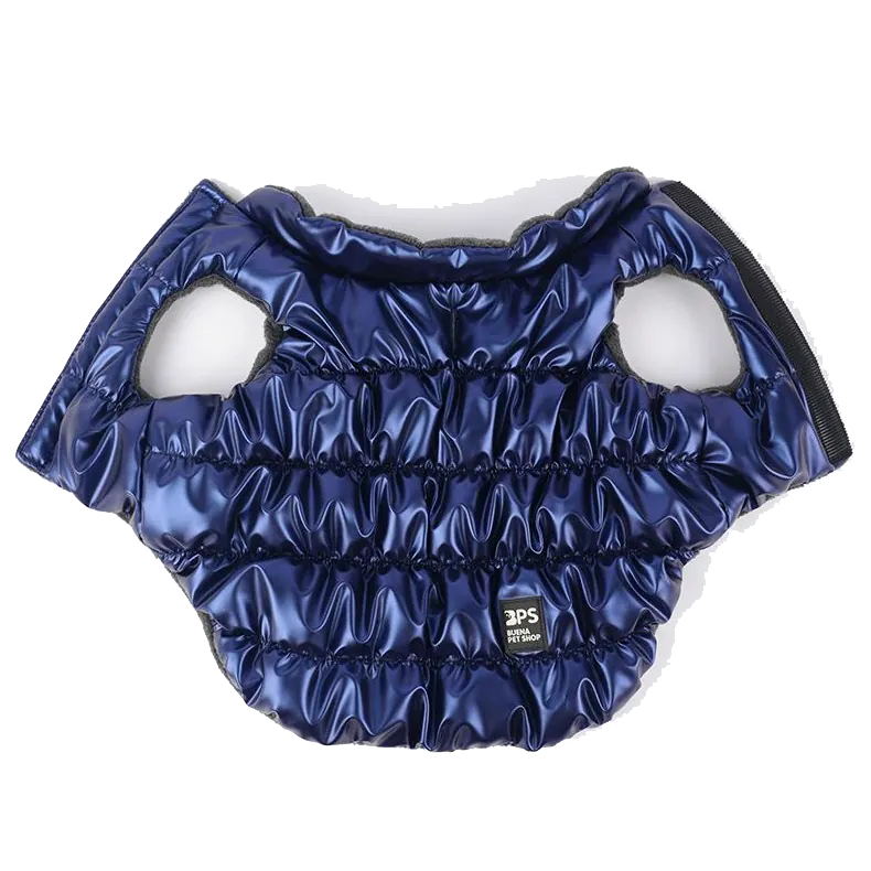 <p style="font-weight: 400;">Transformez à votre toutou en un beau cygne avec ce manteau pour petit chien ! </p> <p style="font-weight: 400;"><span style="font-weight: 400;">Que ce soit pour une escapade dans le quartier par temps froids, une virée au marché ou simplement une session photo à partager sur les réseaux sociaux, votre chien sera mis en protection isolée et au centre d’attention, attirant plein d’amour de tous ! </span> [cg_accordion title="Matériau"] Polyester + Polaire [/cg_accordion] [cg_accordion title="Avantage"]</p> <ul style="font-weight: 400;"> <li>Ce manteau chien hiver crée un look à la fois élégant et mignon à votre canin en attirant donc beaucoup d’amour et d’attention de tous </li> <li>Polyvalent pour les balades dans le quartier, les sorties en plein air aux temps froids, ou simplement les sessions photo </li> <li>Design élastique avec col haut assure une double protection pour bien envelopper son corps </li> <li>Doté d’une fermeture auto-agrippant, il pourra d’être facile à presser ensemble ou se détacher </li> <li>Polyester avec couche intérieure en polaire assure un confort ultime, une sensation moelleuse et une isolation optimale </li> <li>Équipé d’une partie réservée pour attacher une laisse [/cg_accordion] [custom_combined_shortcode title=" Guide de tailles" id="35435"] [cg_accordion title="Livraison"] La livraison s’effectuera dans un délai de 7 à 28 jours ouvrables dès la validation de votre commande. <span lang="FR"> </span>[/cg_accordion][cg_accordion title="Retour"] Si, pour quelque raison que ce soit, vous n'êtes pas pleinement satisfait, une demande de retour serait possible dans les 14 jours suivant la réception.[/cg_accordion]</li> </ul>