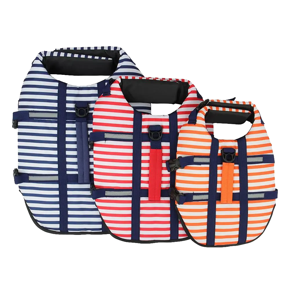 Gilets de sauvetage colorés pour enfants et adultes, alliant sécurité et style aquatique.