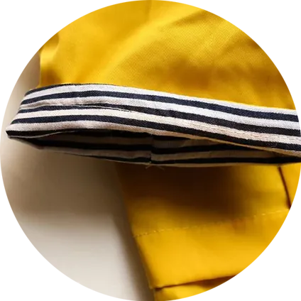 <p style="font-weight: 400;">Ce manteau de pluie chien, vous permet d’offrir à votre toutou un look élégant et une protection optimale contre les intempéries ! </p> <p style="font-weight: 400;"><span style="font-weight: 400;">Que ce soit pour une balade sous la pluie, une virée au marché aux temps froids ou simplement une session photo à partager aux réseaux sociaux, votre chien sera au centre d’attention, attirant plein d’amour de tous ! </span> [cg_accordion title="Matériau"] Polyester + Coton [/cg_accordion] [cg_accordion title="Avantage"]</p> <ul style="font-weight: 400;"> <li>Cet imperméable pour chien crée un look à la fois élégant et mignon à votre canin en attirant donc plein d’affection et d’attention de tous </li> <li>Polyvalent pour les aventures en plein air, les promenades sous la pluie ou simplement les sessions photo </li> <li>Design de coupe-vent à pochette garantit une utilisation en toute praticité </li> <li>Col haut, capuche et manches longues assurent une double protection pour bien envelopper son corps et sa tête </li> <li>Fermeture à glissière avec boutons pressions de plus permet une mise facile </li> <li>Polyester avec couche intérieure en coton assure un confort ultime, une sensation moelleuse et une respirabilité idéal </li> <li>Doté d’une partie réservée pour attacher une laisse [/cg_accordion] [custom_combined_shortcode title=" Guide de tailles" id="35426"] [cg_accordion title="Livraison"] La livraison s’effectuera dans un délai de 7 à 28 jours ouvrables dès la validation de votre commande. <span lang="FR"> </span>[/cg_accordion][cg_accordion title="Retour"] Si, pour quelque raison que ce soit, vous n'êtes pas pleinement satisfait, une demande de retour serait possible dans les 14 jours suivant la réception.[/cg_accordion]</li> </ul>