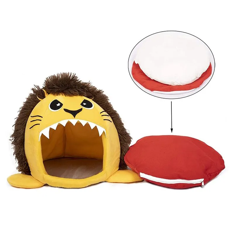 <p style="font-weight: 400;"> Cette niche pour chats, un grand Roaar très mignon, offre à votre adorable félin un endroit doux et chaleureux. </p> <p style="font-weight: 400;"><span style="font-weight: 400;"> La peluche présente le meilleur confort que ce soit pour dormir ou se détendre. Elle sera sa nouvelle cachette préférée. </span> [cg_accordion title="Matériau"] Polyester (Fausse Fourrure) + Nylon [/cg_accordion] [cg_accordion title="Avantage"]</p> <ul style="font-weight: 400;"> <li>La fausse fourrure avec un coussin ajouté dans cette niche pour chat présente un espace du confort pour votre félin </li> <li>La disponibilité entre 2 tailles et 4 couleurs répondra aux besoins et au style de votre chat </li> <li>La queue et autres parties saillantes sont conçues comme des jouets pour qu’il puisse s’amuser </li> <li>Espace polyvalente pour dormir, faire une sieste ou observer son territoire royal </li> <li>Design en Roaar très mignon ajoute une touche décorative [/cg_accordion] [custom_combined_shortcode title=" Guide de tailles" id="28643"] [cg_accordion title="Livraison"] Nous confirmons que la livraison sera effectuée dans un délai de 7 à 28 jours ouvrables dès la validation de votre commande. <span lang="FR"> </span>[/cg_accordion][cg_accordion title="Retour"] En cas d’insatisfaction, vous pouvez demander un retour dans les 14 jours suivant la réception. [/cg_accordion]</li> </ul>