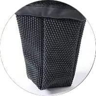 <p style="font-weight: 400;">Ce set de chaussures pour chien imperméables, laisse votre canin explorer le monde en éloignant l’humidité et de la saleté ! </p> <p style="font-weight: 400;"><span style="font-weight: 400;"> Que ce soit pour les promenades dans le quartier, les escapades à la compagne sous la pluie ou les sorties dans intempéries, il donne à votre chien une protection propre, créant son pur bonheur ! </span> [cg_accordion title="Matériau"] Polyester [/cg_accordion] [cg_accordion title="Avantage"]</p> <ul style="font-weight: 400;"> <li>Cet ensemble de chaussures chien aide votre canin à éloigner l’humidité et de la saleté </li> <li>Polyvalent pour les balades dans le quartier, les promenades sous la pluie ou simplement les sorties dans intempéries </li> <li>Fermeture auto-agrippant pour une mise facile </li> <li>Boucles réglables font des ajustements parfaits </li> <li>Design intégré au collier maintient les chaussons en place sans risque de chute </li> <li>Polyester assure une imperméabilité optimale et une respirabilité ultime </li> <li>Texture antidérapant garantit une protection sécurisée [/cg_accordion] [custom_combined_shortcode title=" Guide de tailles" id="36261"] [cg_accordion title="Livraison"] La livraison s’effectuera dans un délai de 7 à 28 jours ouvrables dès la validation de votre commande. <span lang="FR"> </span>[/cg_accordion][cg_accordion title="Retour"] Si, pour quelque raison que ce soit, vous n'êtes pas pleinement satisfait, une demande de retour serait possible dans les 14 jours suivant la réception.[/cg_accordion]</li> </ul>
