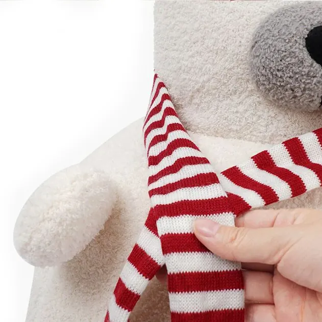 <p style="font-weight: 400;"> Cette niche à chat, un grand nounours blanc, invite votre adorable félin à une étreinte douce et chaleureuse. </p> <p style="font-weight: 400;"><span style="font-weight: 400;"> La peluche à l'intérieur et à l'extérieur assure le meilleur confort, faisant de cet espace sa nouvelle cachette préférée pour des moments de détente, de sieste, ou simplement pour se lover. </span> [cg_accordion title="Matériau"] Polaire [/cg_accordion] [cg_accordion title="Avantage"]</p> <ul style="font-weight: 400;"> <li>La niche pour chat en peluche crée une atmosphère confortable </li> <li>C'est un refuge affectueux, parfait pour des moments de détente </li> <li>Le design en nounours blanc ajoute une touche décorative adorable</li> <li>Une écharpe attachée représente un jouet pour votre félin, l'invitant à la toucher ou à jouer avec [/cg_accordion] [custom_combined_shortcode title=" Guide de tailles" id="28622"] [cg_accordion title="Livraison"] Nous confirmons que la livraison sera effectuée dans un délai de 7 à 28 jours ouvrables dès la validation de votre commande. <span lang="FR"> </span>[/cg_accordion][cg_accordion title="Retour"] En cas d’insatisfaction, vous pouvez demander un retour dans les 14 jours suivant la réception. [/cg_accordion]</li> </ul>