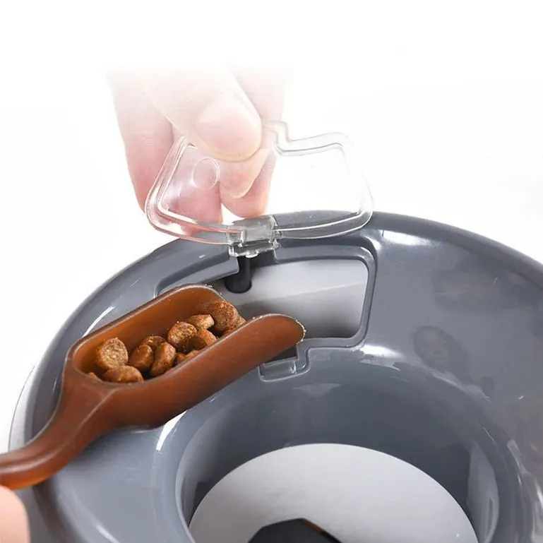 <p style="font-weight: 400;">Guidez votre canin à profiter de joie avec ce distributeur croquette et jouet pour chien interactif 2 en 1. </p> <p style="font-weight: 400;"><span style="font-weight: 400;"> Encouragez votre toutou à lancer la balle dans la machine et récompensez-le avec la nourriture. C’est un secret, une mangeoire et également un entraîner pour lui. </span> [cg_accordion title="Matériau"] Plastique ABS + Caoutchouc [/cg_accordion] [cg_accordion title="Avantage"]</p> <ul style="font-weight: 400;"> <li>Ce distributeur croquette est polyvalent à la fois comme un jouet, une mangeoire et un entraîneur </li> <li>C’est un secret affectueux entre vous pour qu’il associe le jeu à la récompense alimentaire </li> <li>Ces jouets pour chiens favorisent son bien-être et stimulent son intelligence </li> <li>Pratique à entretenir (Disques physiques à deux côtés) [/cg_accordion] [custom_combined_shortcode title=" Guide de tailles" id="32150"] [cg_accordion title="Livraison"] La livraison s’effectuera dans un délai de 7 à 28 jours ouvrables dès la validation de votre commande. <span lang="FR"> </span>[/cg_accordion][cg_accordion title="Retour"] Si, pour quelque raison que ce soit, vous n'êtes pas pleinement satisfait, une demande de retour serait possible dans les 14 jours suivant la réception.[/cg_accordion]</li> </ul>