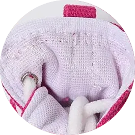 <p style="font-weight: 400;">Laissez votre canin explorer le monde à votre côté avec notre chaussure pour chien ! </p> <p style="font-weight: 400;"><span style="font-weight: 400;"> Que ce soit pour les escapades dans le quartier, les balades à la compagne ou simplement pour une virée au marché, elle protège ses pattes de la saleté, tout en lui offrant un confort optimal ! </span> [cg_accordion title="Matériau"] Denim + Coton + PU [/cg_accordion] [cg_accordion title="Avantage"]</p> <ul style="font-weight: 400;"> <li>Ce set de chaussure chien, en lot de 4, ajoute une touche adorable à votre canin, attirant plein d’amour des autres </li> <li>Polyvalent pour les promenades dans le quartier, les escapades à la compagne ou les randonnées, éloignant la saleté à chaque sortie en plein air </li> <li>Corps enveloppant en denim avec doublure en coton assure un confort doux et une respirabilité ultime </li> <li>Semelle épaisse en PU à la fois élastique, antidérapante et antichute crée une protection optimale et un usage durable [/cg_accordion] [custom_combined_shortcode title=" Guide de tailles" id="36203"] [cg_accordion title="Livraison"] La livraison s’effectuera dans un délai de 7 à 28 jours ouvrables dès la validation de votre commande. <span lang="FR"> </span>[/cg_accordion][cg_accordion title="Retour"] Si, pour quelque raison que ce soit, vous n'êtes pas pleinement satisfait, une demande de retour serait possible dans les 14 jours suivant la réception.[/cg_accordion]</li> </ul>