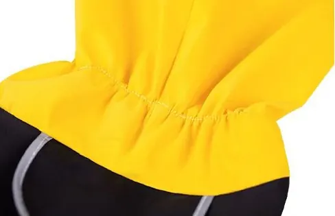 <p style="font-weight: 400;">Donnez à votre canin une protection aimante et confortable avec notre imperméable chien !</p> <p style="font-weight: 400;"><span style="font-weight: 400;"> Que ce soit lors des randonnées, pour les promenades sous la pluie, les balades en forêt ou simplement pour les sessions photos, cela protégera votre chien de l’humidité constante et du sable mouillé, tout en attirant l’affection des autres ! </span> [cg_accordion title="Matériau"] Nylon + Polyester [/cg_accordion] [cg_accordion title="Avantage"]</p> <ul style="font-weight: 400;"> <li>Ce manteau imperméable pour chien crée sympathique à votre canin en attirant donc plein d’affection et d’attention de tous</li> <li>Design à col haut et cache-oreille 2 en 1 avec ajustement élastique assurant une double protection contre les intempéries</li> <li>Body coupe-vent avec manches longues crée un résultat efficace contre l’humidité et la saleté</li> <li>Bande réfléchissante garantit une visibilité complète, même dans l’obscurité</li> <li>Polyvalent pour les promenades sous la pluie, les balades enneigées ou simplement les sessions photo à partager sur réseaux sociaux</li> <li>Fermeture à glissière permet une mise facile</li> <li>Polyester assure un confort ultime et une respirabilité optimale</li> <li>Doté d’une partie réservée pour attacher une laisse [/cg_accordion] [custom_combined_shortcode title=" Guide de tailles" id="36183"] [cg_accordion title="Livraison"] La livraison s’effectuera dans un délai de 7 à 28 jours ouvrables dès la validation de votre commande. <span lang="FR"> </span>[/cg_accordion][cg_accordion title="Retour"] Si, pour quelque raison que ce soit, vous n'êtes pas pleinement satisfait, une demande de retour serait possible dans les 14 jours suivant la réception.[/cg_accordion]</li> </ul>