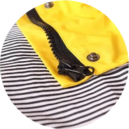 <p style="font-weight: 400;">Ce manteau de pluie chien, vous permet d’offrir à votre toutou un look élégant et une protection optimale contre les intempéries ! </p> <p style="font-weight: 400;"><span style="font-weight: 400;">Que ce soit pour une balade sous la pluie, une virée au marché aux temps froids ou simplement une session photo à partager aux réseaux sociaux, votre chien sera au centre d’attention, attirant plein d’amour de tous ! </span> [cg_accordion title="Matériau"] Polyester + Coton [/cg_accordion] [cg_accordion title="Avantage"]</p> <ul style="font-weight: 400;"> <li>Cet imperméable pour chien crée un look à la fois élégant et mignon à votre canin en attirant donc plein d’affection et d’attention de tous </li> <li>Polyvalent pour les aventures en plein air, les promenades sous la pluie ou simplement les sessions photo </li> <li>Design de coupe-vent à pochette garantit une utilisation en toute praticité </li> <li>Col haut, capuche et manches longues assurent une double protection pour bien envelopper son corps et sa tête </li> <li>Fermeture à glissière avec boutons pressions de plus permet une mise facile </li> <li>Polyester avec couche intérieure en coton assure un confort ultime, une sensation moelleuse et une respirabilité idéal </li> <li>Doté d’une partie réservée pour attacher une laisse [/cg_accordion] [custom_combined_shortcode title=" Guide de tailles" id="35426"] [cg_accordion title="Livraison"] La livraison s’effectuera dans un délai de 7 à 28 jours ouvrables dès la validation de votre commande. <span lang="FR"> </span>[/cg_accordion][cg_accordion title="Retour"] Si, pour quelque raison que ce soit, vous n'êtes pas pleinement satisfait, une demande de retour serait possible dans les 14 jours suivant la réception.[/cg_accordion]</li> </ul>