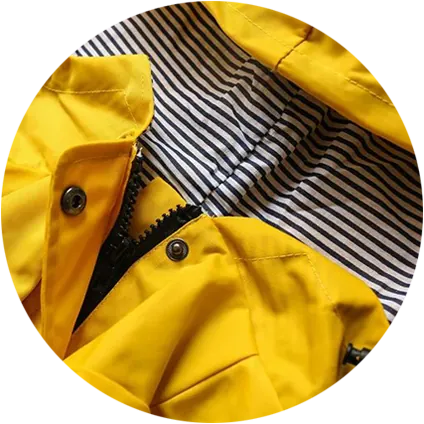 <p style="font-weight: 400;">Ce manteau de pluie chien, vous permet d’offrir à votre toutou un look élégant et une protection optimale contre les intempéries ! </p> <p style="font-weight: 400;"><span style="font-weight: 400;">Que ce soit pour une balade sous la pluie, une virée au marché aux temps froids ou simplement une session photo à partager aux réseaux sociaux, votre chien sera au centre d’attention, attirant plein d’amour de tous ! </span> [cg_accordion title="Matériau"] Polyester + Coton [/cg_accordion] [cg_accordion title="Avantage"]</p> <ul style="font-weight: 400;"> <li>Cet imperméable pour chien crée un look à la fois élégant et mignon à votre canin en attirant donc plein d’affection et d’attention de tous </li> <li>Polyvalent pour les aventures en plein air, les promenades sous la pluie ou simplement les sessions photo </li> <li>Design de coupe-vent à pochette garantit une utilisation en toute praticité </li> <li>Col haut, capuche et manches longues assurent une double protection pour bien envelopper son corps et sa tête </li> <li>Fermeture à glissière avec boutons pressions de plus permet une mise facile </li> <li>Polyester avec couche intérieure en coton assure un confort ultime, une sensation moelleuse et une respirabilité idéal </li> <li>Doté d’une partie réservée pour attacher une laisse [/cg_accordion] [custom_combined_shortcode title=" Guide de tailles" id="35426"] [cg_accordion title="Livraison"] La livraison s’effectuera dans un délai de 7 à 28 jours ouvrables dès la validation de votre commande. <span lang="FR"> </span>[/cg_accordion][cg_accordion title="Retour"] Si, pour quelque raison que ce soit, vous n'êtes pas pleinement satisfait, une demande de retour serait possible dans les 14 jours suivant la réception.[/cg_accordion]</li> </ul>