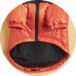 <p style="font-weight: 400;">Ce manteau chaud pour chien imperméable, vous permet d’offrir à votre canin à la fois un confort optimal et une chaleur parfaite ! </p> <p style="font-weight: 400;"><span style="font-weight: 400;">Que ce soit pour une promenade sous la pluie, une escapade enneigée ou simplement une sotie hivernale, votre chien sera mis en protection isolée, attirant plein d’attention et d’amour de la part des autres ! </span> [cg_accordion title="Matériau"] Polyester + Flanelle [/cg_accordion] [cg_accordion title="Avantage"]</p> <ul style="font-weight: 400;"> <li>Ce manteau imperméable pour chien est polyvalent pour les escapades sous la pluie et la neige ou simplement les sorties hivernales </li> <li>Polyester avec rembourrage en coton PP assure un confort ultime et une isolation optimale </li> <li>Col haut et manches longues assurent une double isolation </li> <li>Design coupe-vent garantit une utilisation en toute praticité </li> <li>Fermeture à glissière avec boutons pressions de plus permettent une mise facile [/cg_accordion] [custom_combined_shortcode title=" Guide de tailles" id="35417"] [cg_accordion title="Livraison"] La livraison s’effectuera dans un délai de 7 à 28 jours ouvrables dès la validation de votre commande. <span lang="FR"> </span>[/cg_accordion][cg_accordion title="Retour"] Si, pour quelque raison que ce soit, vous n'êtes pas pleinement satisfait, une demande de retour serait possible dans les 14 jours suivant la réception.[/cg_accordion]</li> </ul>