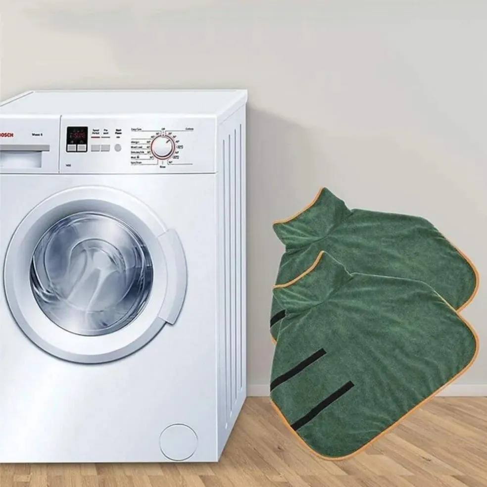 <p style="font-weight: 400;">Ce peignoir chien, vous permet d’offrir à votre canin un confort optimal ! </p> <p style="font-weight: 400;"><span style="font-weight: 400;">Que ce soit après la douche, la natation et une promenade sous la pluie ou tout simplement comme pyjama pour une nuit de sommeil chauffant, il constitue une protection complète pour lui, procurant son pur bonheur ! </span> [cg_accordion title="Matériau"] Coton Pur [/cg_accordion] [cg_accordion title="Avantage"]</p> <ul style="font-weight: 400;"> <li>Ce peignoir chien présente une rapidité d’absorption, vous faisant gagner du temps précieux </li> <li>Polyvalent à l’usage quotidien comme serviette après le bain ou la natation, ou comme pyjama pour les nuits fraîches </li> <li>Flanelle d’ananas assure un confort ultime, une sensation moelleuse et une absorption optimale </li> <li>Doté d’une fermeture auto-agrippant, il pourra d’être facile à presser ensemble ou se détacher [/cg_accordion] [custom_combined_shortcode title=" Guide de tailles" id="35194"] [cg_accordion title="Livraison"] La livraison s’effectuera dans un délai de 7 à 28 jours ouvrables dès la validation de votre commande. <span lang="FR"> </span>[/cg_accordion][cg_accordion title="Retour"] Si, pour quelque raison que ce soit, vous n'êtes pas pleinement satisfait, une demande de retour serait possible dans les 14 jours suivant la réception.[/cg_accordion]</li> </ul>
