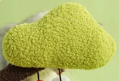 <p style="font-weight: 400;">Offrez à votre félin le summum du confort, du style et de la joie avec ce panier chat.</p> <p style="font-weight: 400;"><span style="font-weight: 400;"> Combiné par polaire, velours et sisal, il crée son espace fonctionnel pour se détendre et s’amuser. Le design chic et mignon ajoute une touche décorative à votre intérieur. </span> [cg_accordion title="Matériau"] Peluche + Velours + Coton PP + Sisal [/cg_accordion] [cg_accordion title="Avantage"]</p> <ul style="font-weight: 400;"> <li>Tissu en peluche et en velours avec rembourrage en coton PP assure un confort optimal pour votre félin</li> <li>Façade en sisal offre un espace idéal pour le sieste et le griffage</li> <li>Ce panier pour chat est polyvalent pour tous les moments de détente & de joie (dormir/faire une sieste/se relaxer/s’amuser...)</li> <li>Design en jardin ajoute une touche décorative</li> <li>Les nuages et les boules offrent une possibilité de divertissement [/cg_accordion] [custom_combined_shortcode title=" Guide de tailles" id="29961"] [cg_accordion title="Livraison"] Livraison dans un délai de 7 à 28 jours ouvrables dès votre commande validée. <span lang="FR"> </span>[/cg_accordion][cg_accordion title="Retour"] En cas d’insatisfaction, vous avez 14 jours à partir de la réception pour demande un retour. [/cg_accordion]</li> </ul>