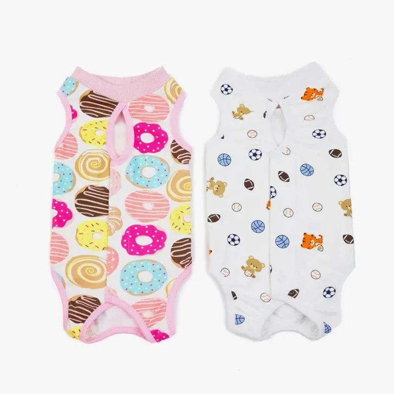 Vêtements colorés pour animaux : donuts ludiques et motifs sportifs, confort et style assurés.