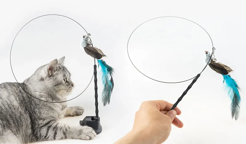 <p style="font-weight: 400;">Invitez votre félin à s’amuser heureusement avec ce jouet chat. </p> <p style="font-weight: 400;"><span style="font-weight: 400;"> L’oiseau à ressort stimule son instinct de chasse naturel et soulage son stress, surtout pendant vos absences. Facile à installer en libérant vos mains pour des heures de jeu ! </span> [cg_accordion title="Matériau"] Plastique + Coton + Plume [/cg_accordion] [cg_accordion title="Avantage"]</p> <ul style="font-weight: 400;"> <li>C’est un jouet chat interactif pour que votre félin puisse s’amuser tout seul (toucher/frapper/attraper…) </li> <li>Pratique pour installation à n'importe où </li> <li>Oiseau/plumes à ressort stimulant l'instinct de chasse naturel de votre chat </li> <li>Anti stress et solitude, surtout pendant votre absence [/cg_accordion] [custom_combined_shortcode title=" Guide de tailles" id="32641"] [cg_accordion title="Livraison"] La livraison s’effectuera dans un délai de 7 à 28 jours ouvrables dès la validation de votre commande. <span lang="FR"> </span>[/cg_accordion][cg_accordion title="Retour"] Si, pour quelque raison que ce soit, vous n'êtes pas pleinement satisfait, une demande de retour serait possible dans les 14 jours suivant la réception.[/cg_accordion]</li> </ul>