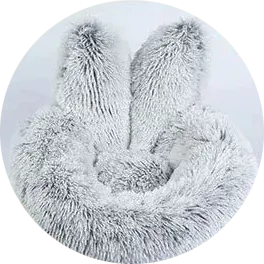 <p style="font-weight: 400;">Ce coussin anti stress chien, vous permet de donner à votre canin le summum du confort paisible ! </p> <p style="font-weight: 400;"><span style="font-weight: 400;"> Que ce soit pour faire une sieste, se détendre, pour profiter d’une nuit de sommeil apaisant ou simplement d’un moment anti-stress, il crée les plus belles tendresses et les plus beaux rêves pour votre chiot ou chien. Son design en lapin très mignon s’intègre parfaitement à la déco, présentant un espace polyvalent ! </span> [cg_accordion title="Matériau"] Peluche + Coton PP [/cg_accordion] [cg_accordion title="Avantage"]</p> <ul style="font-weight: 400;"> <li>Ce coussin pour chien est polyvalent pour tous les moments de détente, d’apaisement, d’anti-stress & de joie (dormir/faire une sieste/se reposer/s’amuser...) </li> <li>Peluche avec remplissage de coton PP épais assure un confort ultime et une douceur optimale </li> <li>Design ludique ajoute une déco mignonne à votre intérieur </li> <li>3 tailles au choix pour s’adapter aux chiens de races petites/moyennes </li> <li>Oreilles de lapin deviennent un jouet et invitent votre canin à s'amuser </li> <li>Fond antidérapant pour éviter tout glissement pendant son jeu [/cg_accordion] [custom_combined_shortcode title=" Guide de tailles" id="35625"] [cg_accordion title="Livraison"] La livraison s’effectuera dans un délai de 7 à 28 jours ouvrables dès la validation de votre commande. <span lang="FR"> </span>[/cg_accordion][cg_accordion title="Retour"] Si, pour quelque raison que ce soit, vous n'êtes pas pleinement satisfait, une demande de retour serait possible dans les 14 jours suivant la réception.[/cg_accordion]</li> </ul>