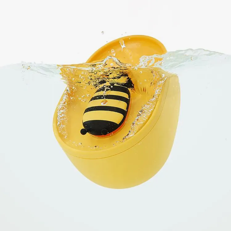 <p style="font-weight: 400;">Cette fontaine à eau pour chat, vous permet d’offrir à votre félin une expérience d’eau sécurisée et attrayante !</p> <p style="font-weight: 400;"><span style="font-weight: 400;"> Que ce soit pour un usage quotidien à la maison ou pendant vos courtes absences, sa grande capacité de 2 litre crée une hydratation hebdomadaire constante, procurant son pur bonheur. Le design silencieux garantit également les meilleurs sommeils pour vous ! </span> [cg_accordion title="Matériau"] Plastique PP [/cg_accordion] [cg_accordion title="Avantage"]</p> <ul style="font-weight: 400;"> <li>Cette fontaine à eau chat est dotée d’un système de circulation d’eau avec filtration haute densité, assurant une source vivante</li> <li>Riche en oxygène, incitant à boire davantage et évitant des problèmes de santé urinaire</li> <li>Réservoir de 2000 ml avec fenêtre visuelle, permettant les utilisations en toutes occasions</li> <li>Double réduction des chocs et du bruit avec pal de ventilateur à suspension magnétique et pompe silencieux</li> <li>USB basse tension 5V assure une sécurité électrique optimale et est compatible avec différents types d’adaptateurs (adaptateur non inclus)</li> <li>Plastique PP pour une utilisation durable en toute sécurité [/cg_accordion] [custom_combined_shortcode title=" Guide de tailles" id="35826"] [cg_accordion title="Livraison"] La livraison s’effectuera dans un délai de 7 à 28 jours ouvrables dès la validation de votre commande. <span lang="FR"> </span>[/cg_accordion][cg_accordion title="Retour"] Si, pour quelque raison que ce soit, vous n'êtes pas pleinement satisfait, une demande de retour serait possible dans les 14 jours suivant la réception.[/cg_accordion]</li> </ul>