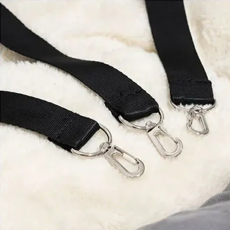 <p style="font-weight: 400;">Ce siège auto chien, vous permet d’offrir à votre canin un voyage confortable, paisible en toute tranquillité ! </p> <p style="font-weight: 400;"><span style="font-weight: 400;"> Que ce soit pour les longs trajets ou les détentes à domicile, sa façade en toile avec rembourrage de coton pp épais crée un confort moelleux, créant son pur bonheur ! </span> [cg_accordion title="Matériau"] Coton + Éponge + Coton PP + Nylon [/cg_accordion] [cg_accordion title="Avantage"]</p> <ul style="font-weight: 400;"> <li>C’est un canapé pour chien ce qui est facilement installé sur le siège arrière pour le confort de votre canin pendant les trajets </li> <li>Doux et confortable grâce à sa façade en toile de coton avec rembourrage épais en éponge et coton PP </li> <li>Polyvalent pour créer une zone de détente à domicile </li> <li>Doté des sangles ajustables en nylon avec boucle, il assure un maintien stable sans risque de glisser du siège lors du freinage </li> <li>Poche pad ajoute une praticité d’utilisation supplémentaire </li> <li>Fond antidérapant pour éviter glissement [/cg_accordion] [custom_combined_shortcode title=" Guide de tailles" id="37269"] [cg_accordion title="Livraison"] La livraison s’effectuera dans un délai de 7 à 28 jours ouvrables dès la validation de votre commande. <span lang="FR"> </span>[/cg_accordion][cg_accordion title="Retour"] Si, pour quelque raison que ce soit, vous n'êtes pas pleinement satisfait, une demande de retour serait possible dans les 14 jours suivant la réception.[/cg_accordion]</li> </ul>