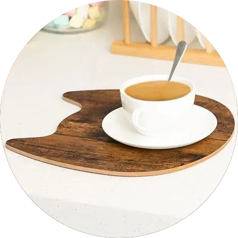 <p style="font-weight: 400;">Ce meuble litière chat, vous permet de transformer un coin de votre félin en un royaume pratique et stylé ! </p> <p style="font-weight: 400;"><span style="font-weight: 400;"> Que ce soit pour accueillir un bac de litière, servir de niche ou rangement, la combinaison de bois et de métal crée une décoration chic à votre domicile tout en économisant de l’espace ! </span> [cg_accordion title="Matériau"] Bois MDF + Métal [/cg_accordion] [cg_accordion title="Avantage"]</p> <ul style="font-weight: 400;"> <li>Ce meuble chat pour litière crée un coin propre et hygiénique pour votre félin </li> <li>Polyvalent comme rangement, table de chevet ou meuble d’appoint </li> <li>6 crochets à deux côtés et surface plane peuvent accueillir différents accessoires </li> <li>Combinaison de MDF et de métal offre une capacité de charge de 70kg pour une utilisation durable </li> <li>Grande entrée, en forme de tête de minou, assure une circulation d’air adéquate, créant son espace respirant et ajoutant une touche décorative supplémentaire [/cg_accordion] [custom_combined_shortcode title=" Guide de tailles" id="37318"] [cg_accordion title="Livraison"] La livraison s’effectuera dans un délai de 7 à 28 jours ouvrables dès la validation de votre commande. <span lang="FR"> </span>[/cg_accordion][cg_accordion title="Retour"] Si, pour quelque raison que ce soit, vous n'êtes pas pleinement satisfait, une demande de retour serait possible dans les 14 jours suivant la réception.[/cg_accordion]</li> </ul>