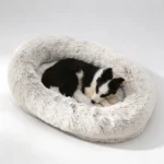 Coussin apaisant pour chien moka chiné avec un chien endormi en boule