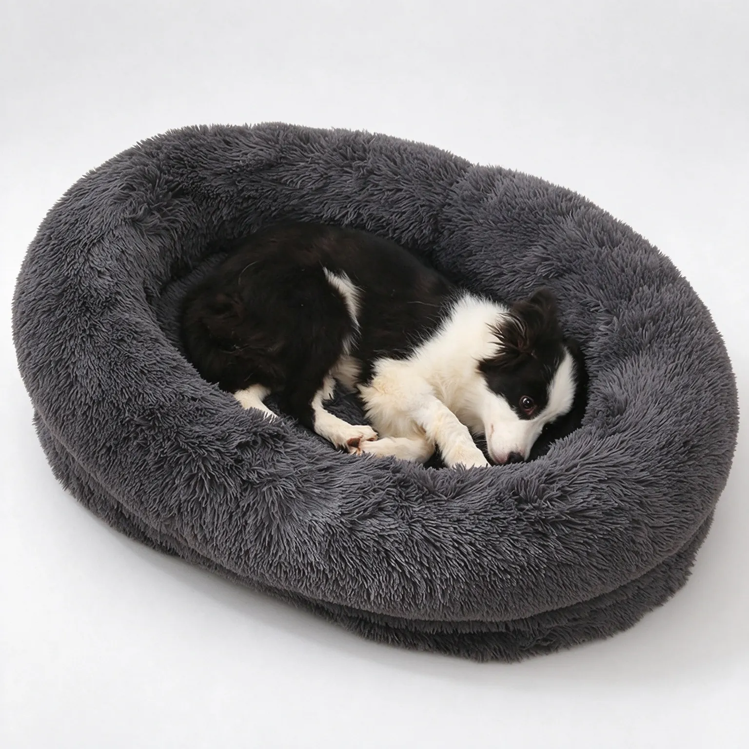 Chiot qui pleure la nuit : combien de temps et que faire ? Coussin apaisant pour chien « Guimauve » gris anthracite