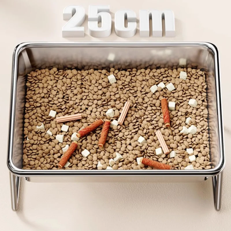 Gamelle en inox de 25 cm de large.