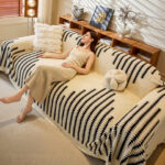 Housse de Protection Canapé Anti-Griffure Chat en Chenille – Style Forêt Abstrait beige noir