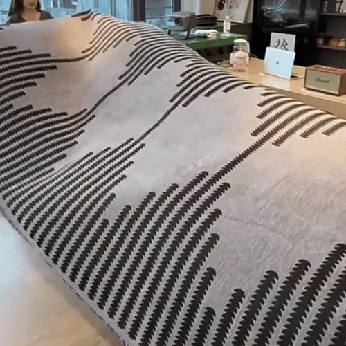 Housse de Protection Canapé Anti-Griffure Chat en Chenille – Style Forêt Abstrait installation