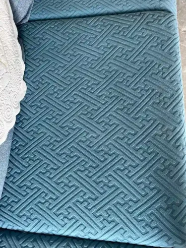 Click to view full screen Housse Canapé Extensible Relief Velours Anti-Griffes Chat photo review