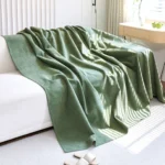 housse-canape-anti-griffes-chat-velours-vert-Déperlante-tissu-douce