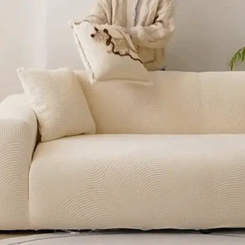 Protection Canapé Chat Extensible | Housse Jacquard Crème Rendu esthétique et élégant de la housse de canapé style crème dans un salon moderne