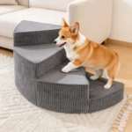 Corgi qui monte sur le canapé par un escalier pour chien en éventail gris à 4 marches