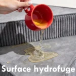 Liquide qui perle sur la surface déperlante d'un escalier pour chien gris