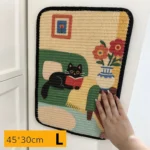 Main posée sur un griffoir mural en sisal taille L 45 × 30 cm collé au mur