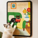 Griffoir chat design « Rétro » en sisal, motif chat noir qui lit, chat ragdoll qui fait ses griffes