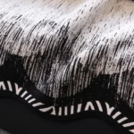 Bordure ondulée du jeté de canapé en chenille noir et blanc