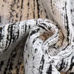 Chenille noir et blanc du jeté de canapé, drapée en spirale