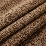 Gros plan sur la chenille café chinée d'un jeté de canapé imperméable