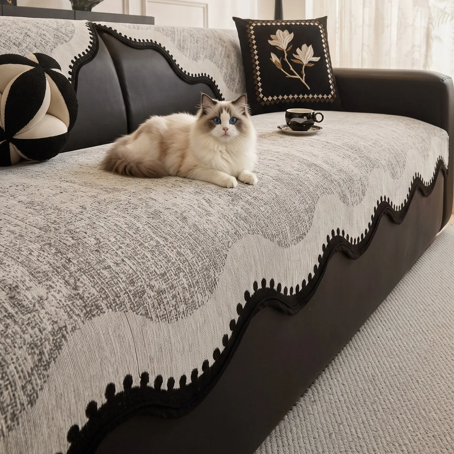 Plaid Canapé Imperméable en Chenille Rétro « Broadway » – Anti-Pipi, Anti-Griffes, Antidérapant Plaid canapé imperméable Broadway gris avec un chat Ragdoll